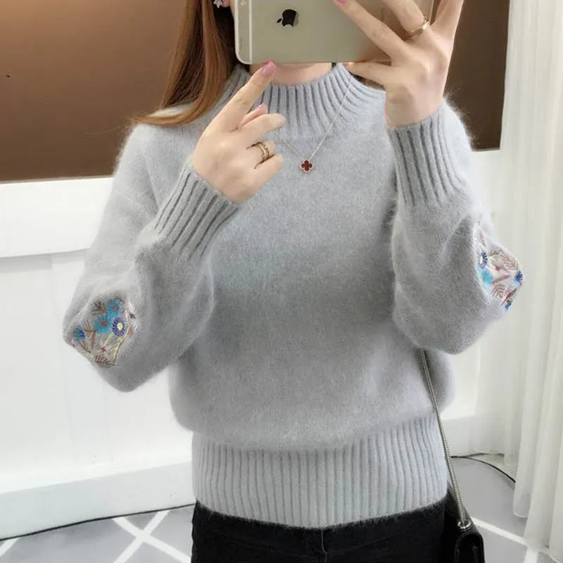 METAVERSMALL Winter semi-turtleneck thickened embroidered flower sweater women's 2023 new Japanese and Korean style Korean version semi-turtleneck bottoming knitted sweater