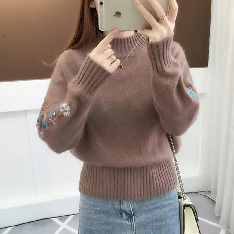 METAVERSMALL Winter semi-turtleneck thickened embroidered flower sweater women's 2023 new Japanese and Korean style Korean version semi-turtleneck bottoming knitted sweater