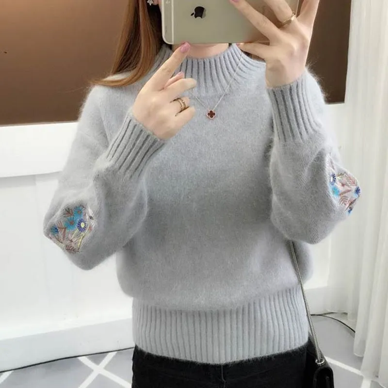 METAVERSMALL Winter semi-turtleneck thickened embroidered flower sweater women's 2023 new Japanese and Korean style Korean version semi-turtleneck bottoming knitted sweater