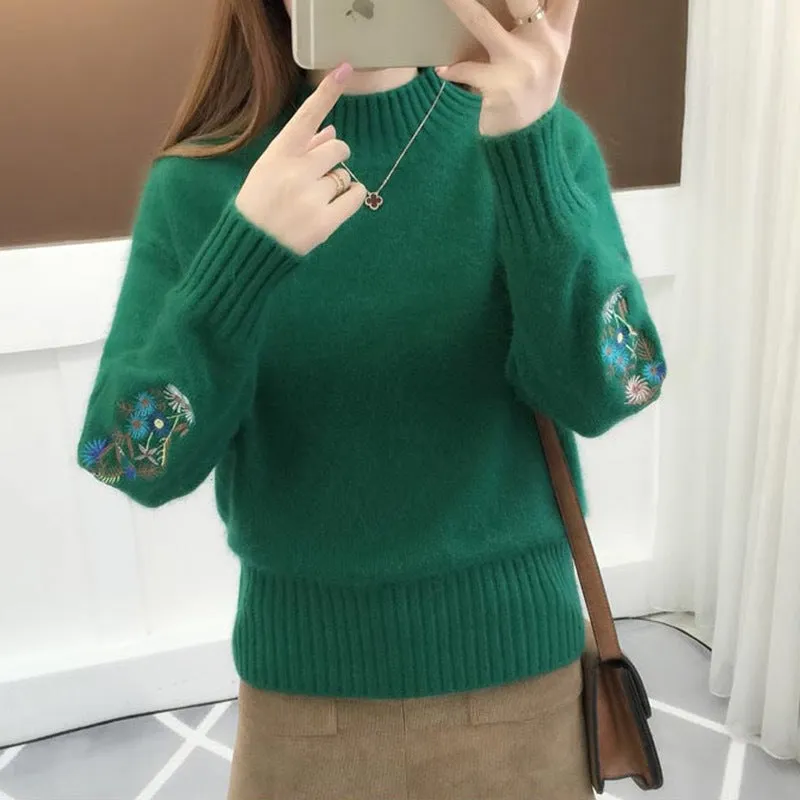 METAVERSMALL Winter semi-turtleneck thickened embroidered flower sweater women's 2023 new Japanese and Korean style Korean version semi-turtleneck bottoming knitted sweater