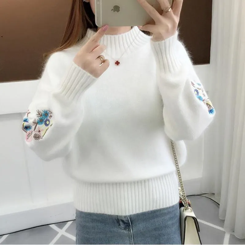 METAVERSMALL Winter semi-turtleneck thickened embroidered flower sweater women's 2023 new Japanese and Korean style Korean version semi-turtleneck bottoming knitted sweater