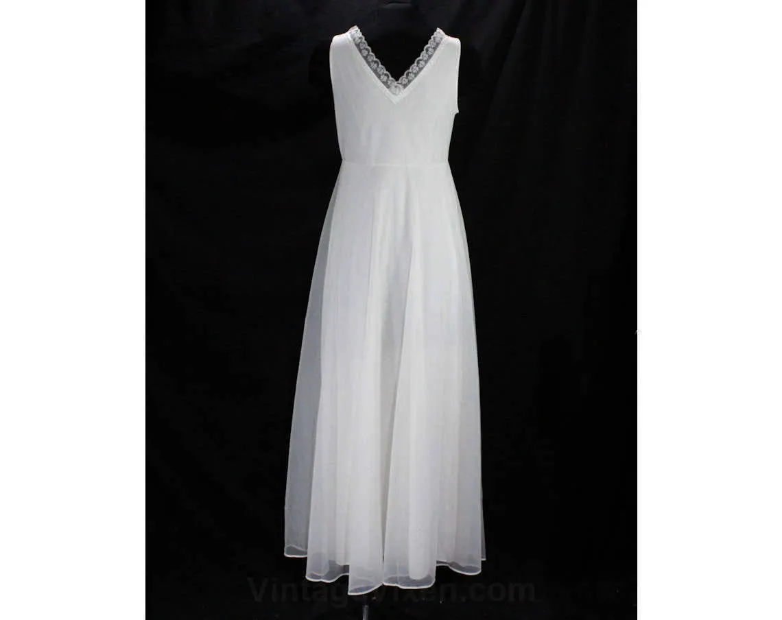 Size 8 Nightgown & Robe Set - Small Medium 1960s Peignoir Lingerie - Beautiful Pastel Daisy Embroidery - Summer Trousseau Nightie - Bust 35