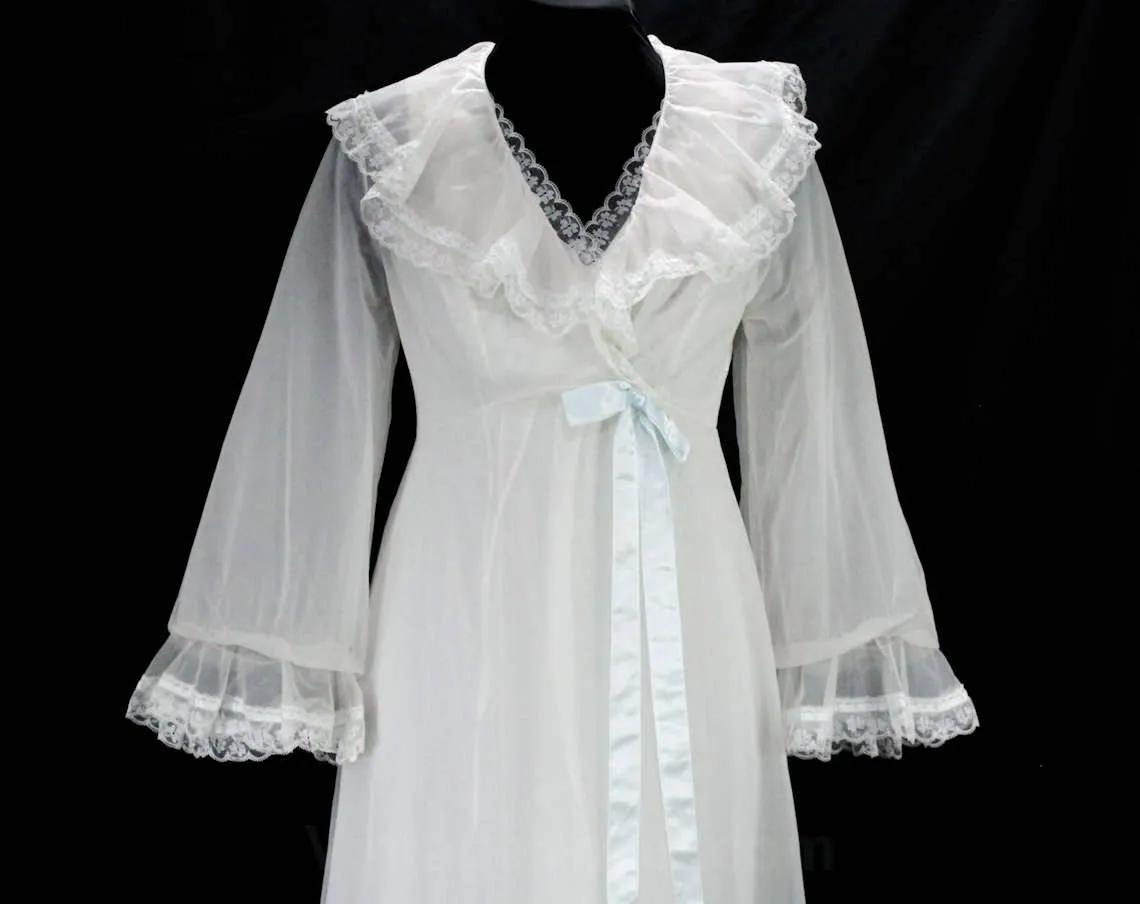 Size 8 Nightgown & Robe Set - Small Medium 1960s Peignoir Lingerie - Beautiful Pastel Daisy Embroidery - Summer Trousseau Nightie - Bust 35