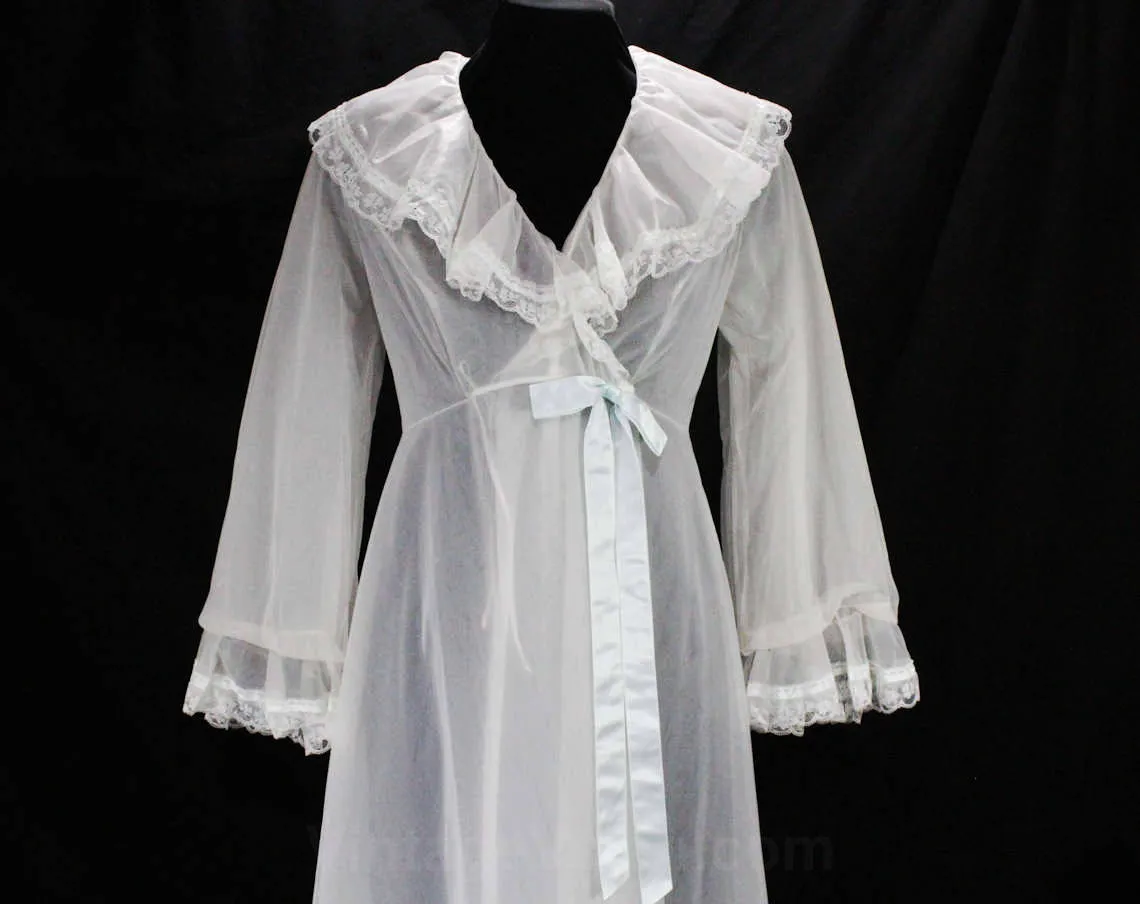 Size 8 Nightgown & Robe Set - Small Medium 1960s Peignoir Lingerie - Beautiful Pastel Daisy Embroidery - Summer Trousseau Nightie - Bust 35